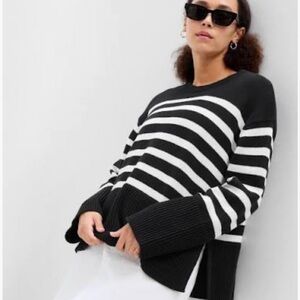GAP Women's Black and White Striped Sweater